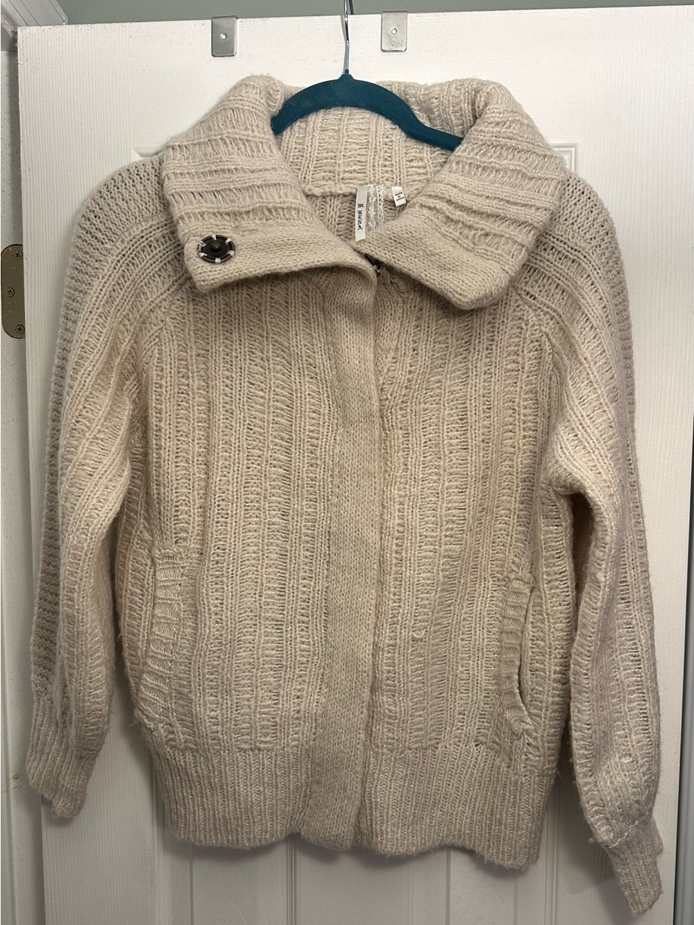 M. Rena Chunky Ribbed Knit Cardigan, Medium, Fantastic Buttons!